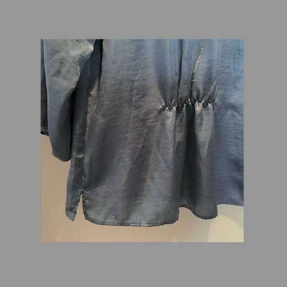 Talbots Petites - Classic Blue Blouse, 3/4 sleeve Size 12P - Picture 7 of 7